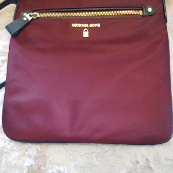 FLAWLESS!!Michael Kors, Maroon Kelsey Nylon Crossbody - Picture 5 of 8